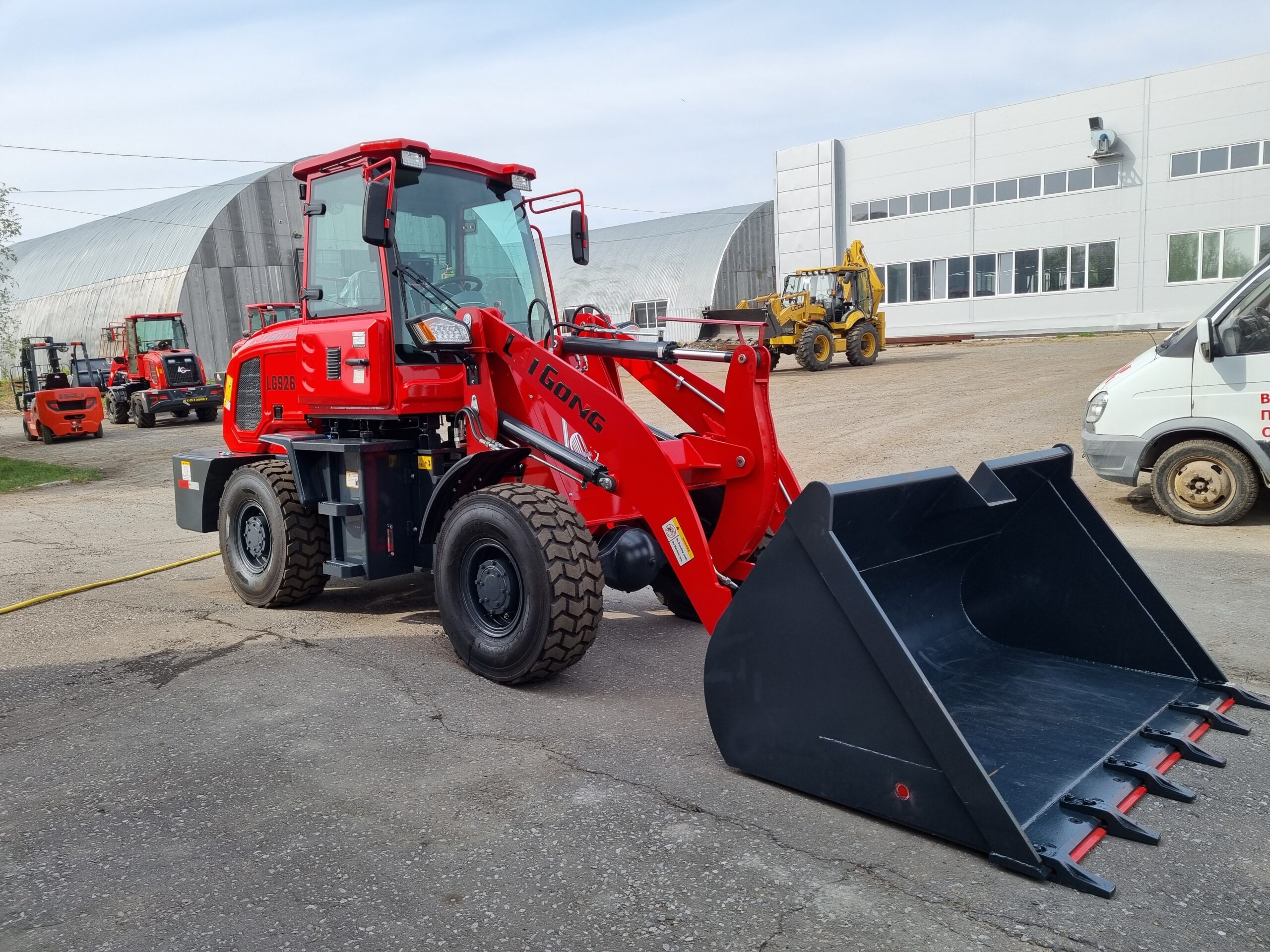 Фронтальный погрузчик LAIGONG LG926 с ковшом